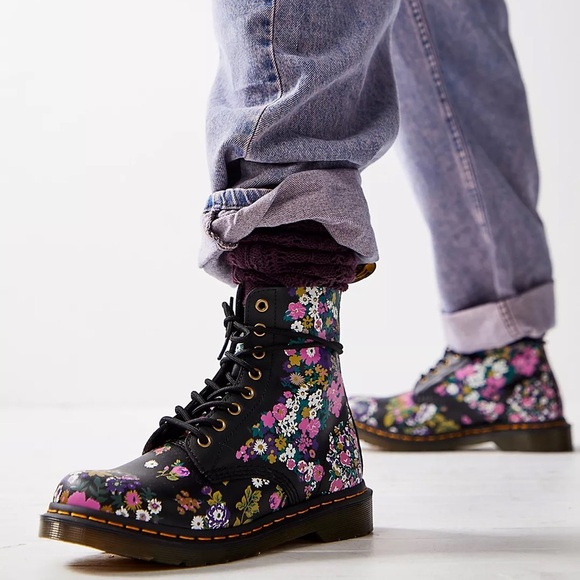 NWT DR MARTENS Vintage 1460 Boots! - Picture 4 of 15